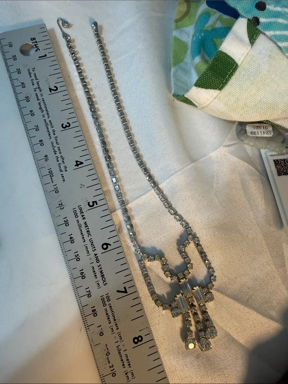 Vintage Rhinestone Drop Necklace in Women’s Jewelry Guc 14” prong set